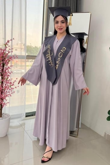 عبايه تخرج 2025 تطريز اسم الخريجه حسب الطلب |لإطلالة اجمل