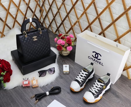 *شنطه نسائيه *ماركة