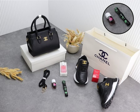 *شنطه نسائيه *ماركة