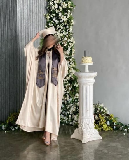 عبايه تخرج 2025| لون سكري بتصميم الفراشه