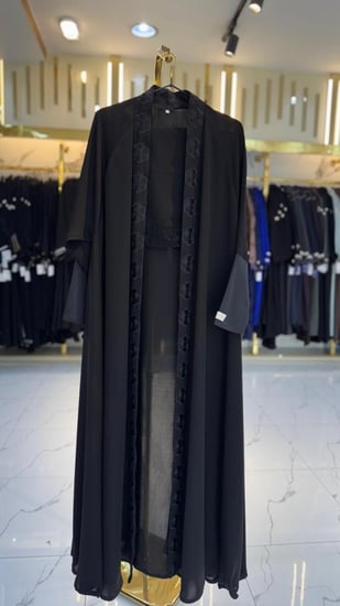 عباية ورود | اسود فى تطريز اسود