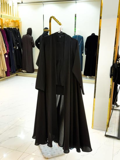 عباية ليلى قماش كريب دبل كلوش | اسود