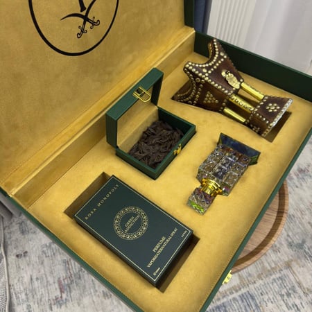 بوكس إهداء ملكي فاخر بتنسيق أنيق ومحتوى مميز: