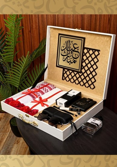 صُنعت الهدية بوكس رجالي فخم بعناية وذوق عاليين لتكون الهدية المثالية للرجال الأنيقين والمميزين