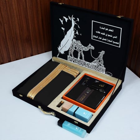 بوكس اهداء ملكي بشت مع دفتر مفكرة جلدي  تصميم حسب الطلب