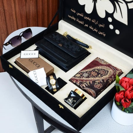 هدية نسائيه فاخرة شنطة مع نظارة وساعة وعطر ببوكس مميز وانيق
