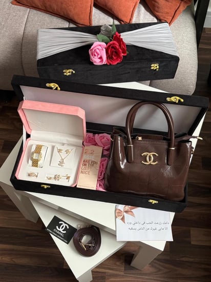 هدية نسائية فاخرة بتصميم متكامل ينبض بالأناقة