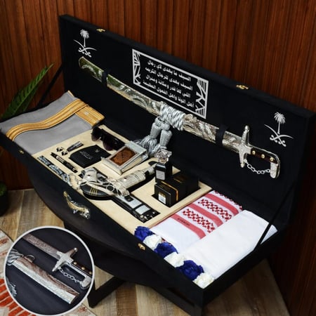 بوكس ملكي رجالي باللون الفضي المكلي