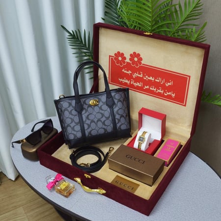 هدية نسائية فاخرة شنطة مع نظارة مع عطر وساعة