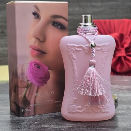 هدية نسائيه فاخرة شنطة مع نظارة وساعة وعطر ببوكس مميز وانيق