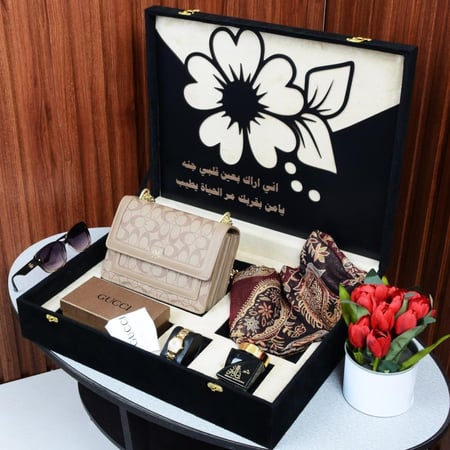 هدية نسائيه فاخرة شنطة مع نظارة وساعة وعطر ببوكس مميز وانيق