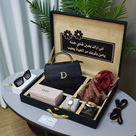 افخم الهدايا النسائية الحديثه بوكس اهداء شنطة مع مجموعة منتجات فاخرة