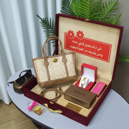 هدية نسائية فاخرة شنطة مع نظارة مع عطر وساعة