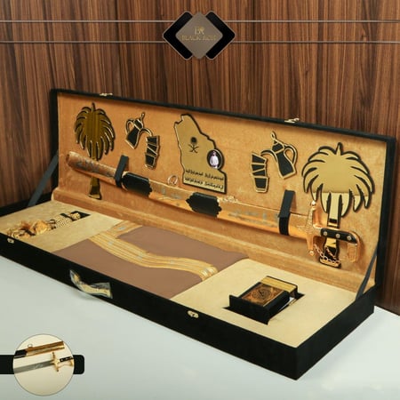بوكس اهداء ملكي سيف مع بشت بتصميم فخم