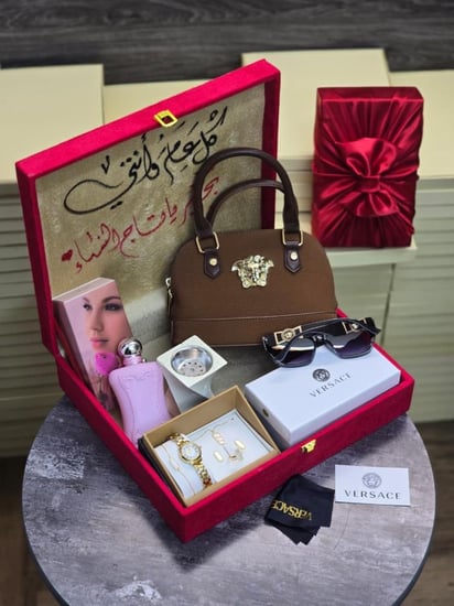 هدية نسائيه فاخرة شنطة مع نظارة وساعة وعطر ببوكس مميز وانيق
