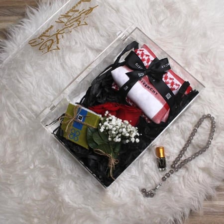 هدية فاخرة شماغ مع مجموعة منتجات مميزة