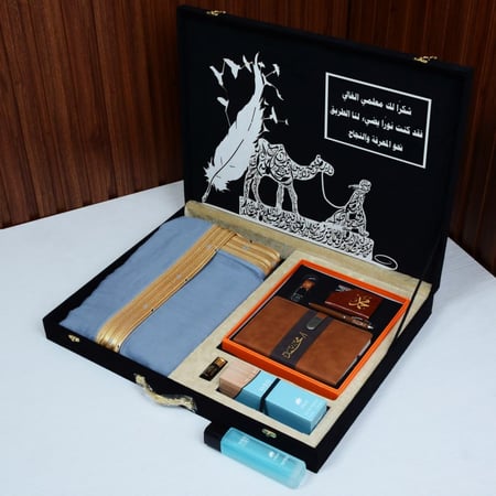 بوكس اهداء ملكي بشت مع دفتر مفكرة جلدي  تصميم حسب الطلب