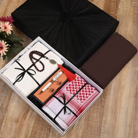 هدايا رجاليه بوكس شماغ مع قماش صيفي ومسبحه وقلم وكبك