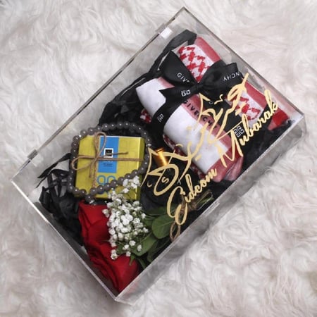 هدية فاخرة شماغ مع مجموعة منتجات مميزة