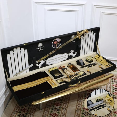 هدية تجمع بين الفخامة والأصالة مثالية للمناسبات المميزة مثل التخرج الترقية أو الزواج