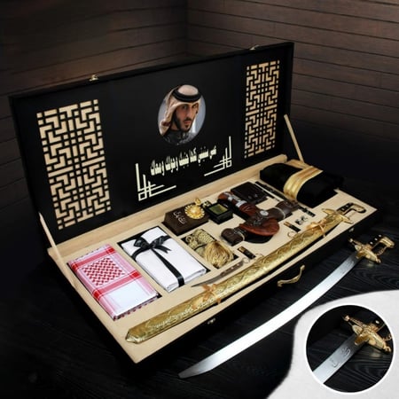 بوكس إهداء تذكاري فاخر بسيف ليزر ومشلح راقي مع قماش وشماغ