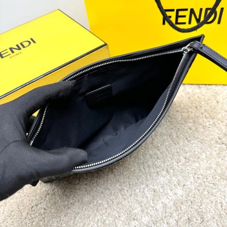 فندي diagonal flat pouch مقاس 30cm