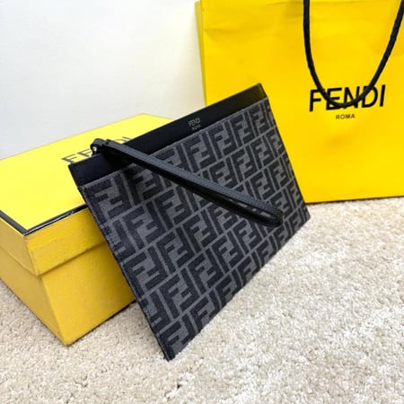 فندي diagonal flat pouch مقاس 30cm