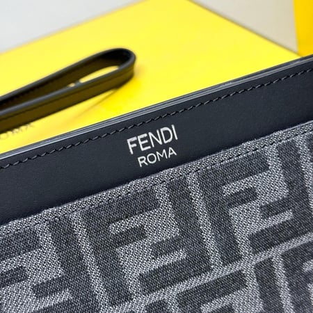 فندي diagonal flat pouch مقاس 30cm