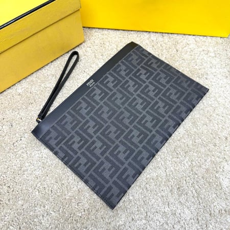 فندي diagonal flat pouch مقاس 30cm