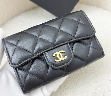 CHANEL BLACK CARD CASE  محفظة شانيل جلد أسود
