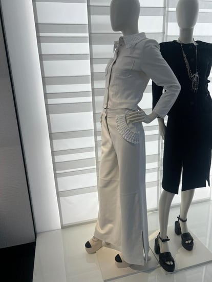 2025 بنطلون شانيل جلد أبيض 2025 CHANEL WHITE LEATHER PANTS