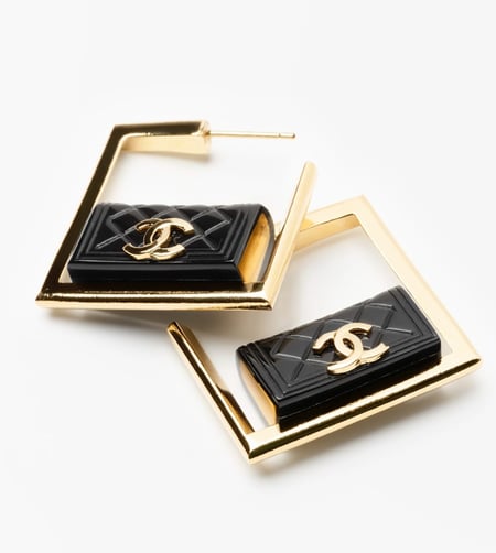 2024 اقراط شانيل ذهبي غلق مسمار على شكل حقيبة شانيل فاخرة  سوداء
