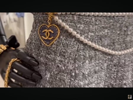 2023 حزام خصر سلسال لؤلؤ طويل بلوقو شانيل أسود