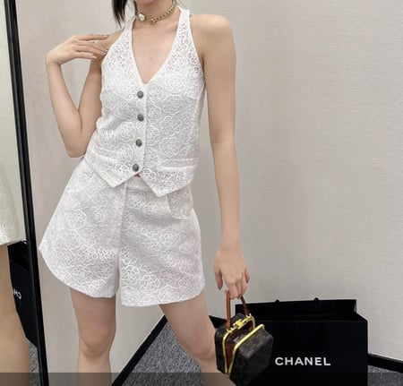 2024 توب شانيل براق بلا أكمام أبيض