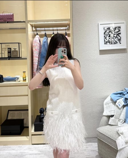 Chanel Feather White Dress 2025 فستان شانيل ريش أبيض 2025