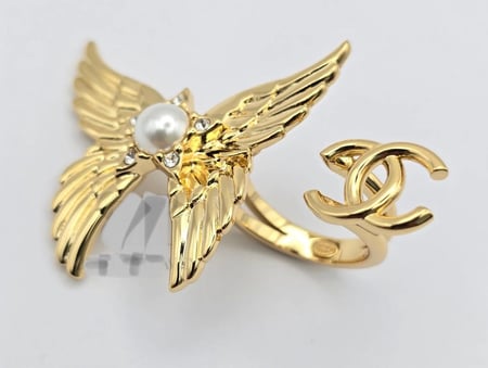 2024 Chanel Wing Gold Crystal RING خاتم شانيل جناح ذهبي لؤلؤي كريستالي