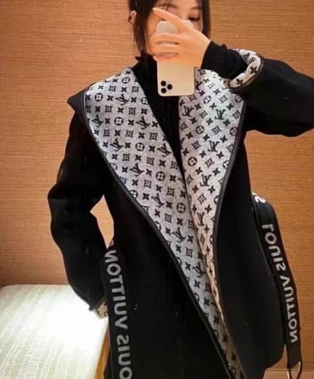 Louis Vuitton short black coat جاكيت كوت لويس فيتون أسود قصير بحزام