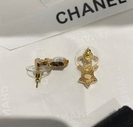 2024 أقراط شانيل مسمار غلق ذهبي على شكل نجمة مرصعة بالكريستال