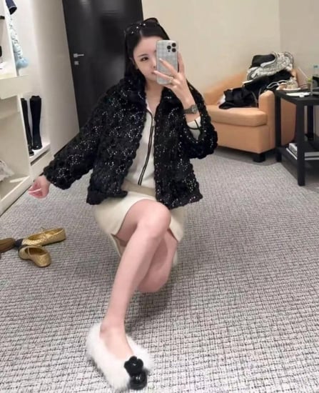 2025 جاكيت شانيل فرو مخرم  أسود