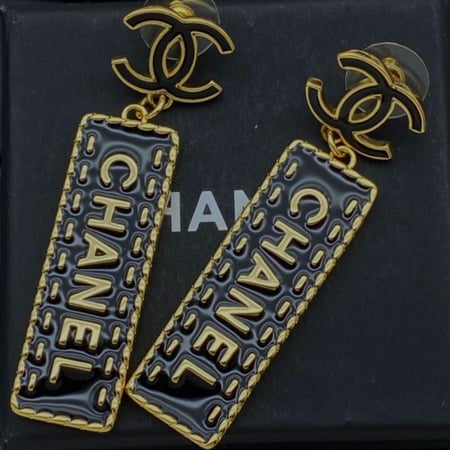 2024 اقراط شانيل بدلاية ذهبي وتعليقة