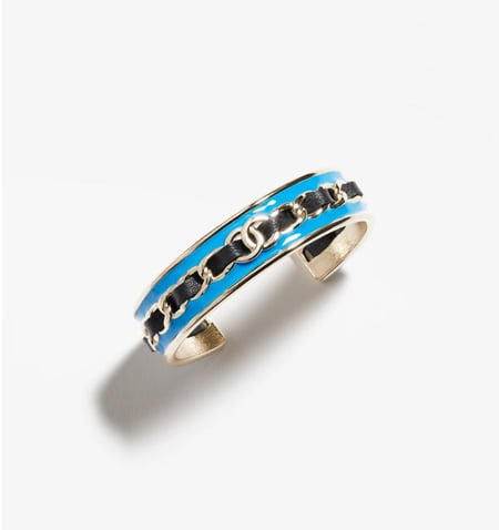 2024 سوار شانيل عريض جلد أزرق Chanel CUFF Metal Calfskin Gold Blue