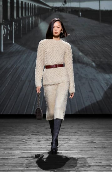 2024 أقراط شانيل غلق مسمار بيضاوي ذهبي