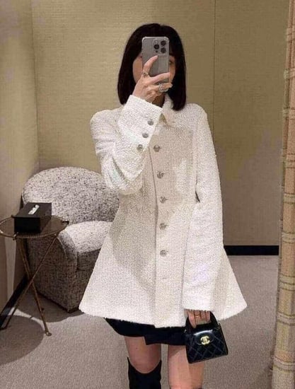 جاكيت شانيل تويد براق لامع أبيض Chanel white tweed sparkling jacket