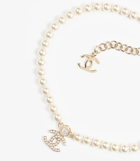 CHANEL GLASS PEARLS NECKLACE 2024 قلادة شانيل ستراس ذهبي لؤلؤ كريستالي