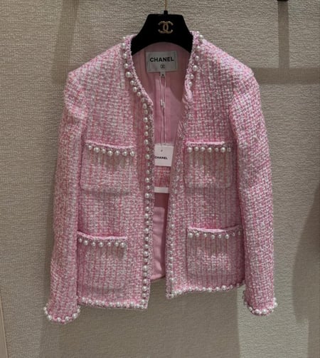 CHANEL PINK TWEED JACKET 2025 جاكيت شانيل وردي تويد بأزرار أمامية