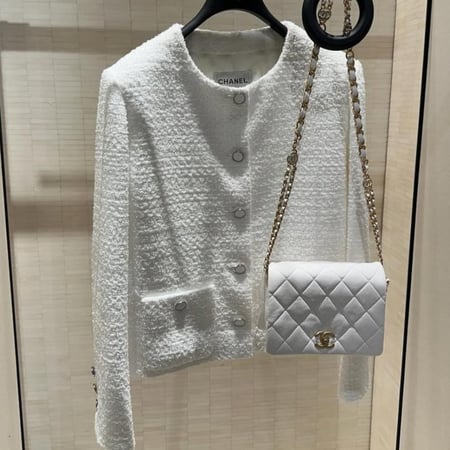 2025 Chanel White Tweed Jacket  جاكيت شانيل تويد أبيض قصير