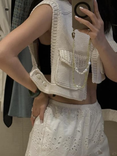 Chanel white vest with buckets 2025 جيليه شانيل أوف وايت بجيوب أمامية