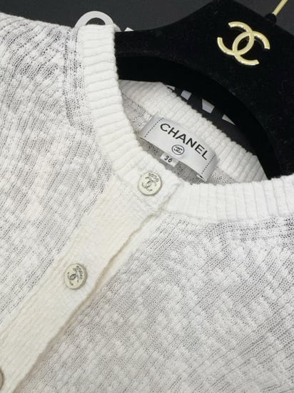 2025 CHANEL COCO BEACH CARDIGAN كارديجان شانيل أبيض قطني