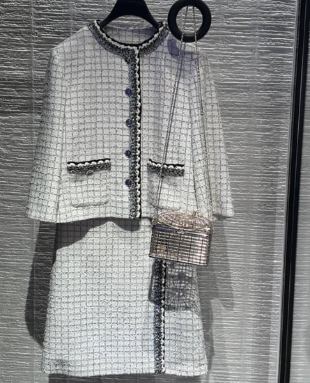 تنورة شانيل تويد أسود فضي ذهبي بفتحة 2025 CHANEL TWEED WHITE SKIRT