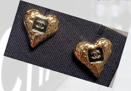 2024 شانيل اقراط غلق مسمار على شكل قلب ذهبي اسود